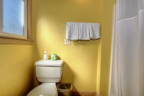 Bayside Inn image 6